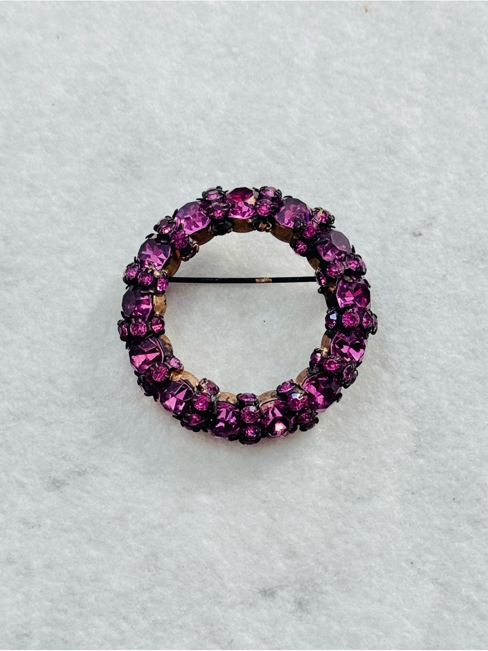 Vintage Signed Warner Crystal Wreath Brooch - Picture 10 of 11